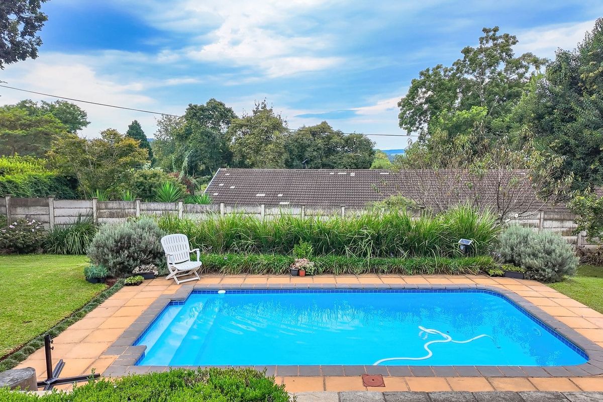 Well-kept family home with great entertaining space in central Howick - Photo 5