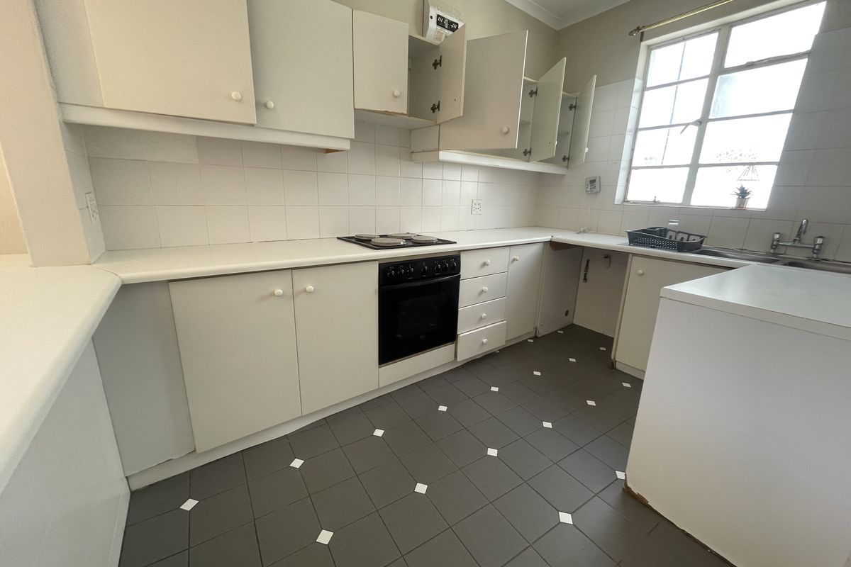 Spacious One-Bedroom Apartment with Stunning City & Mountain Views - Photo 5