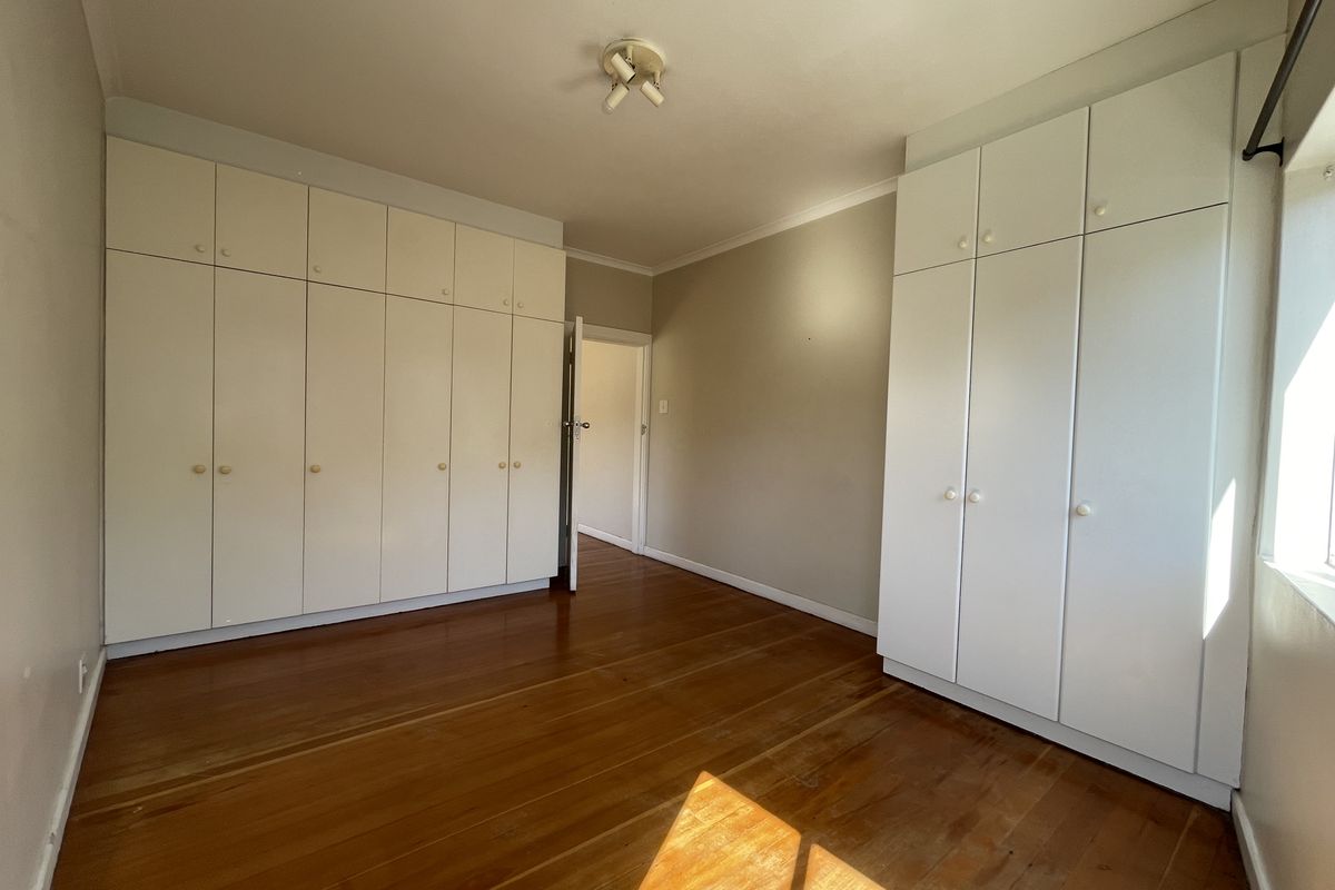 Spacious One-Bedroom Apartment with Stunning City & Mountain Views - Photo 4