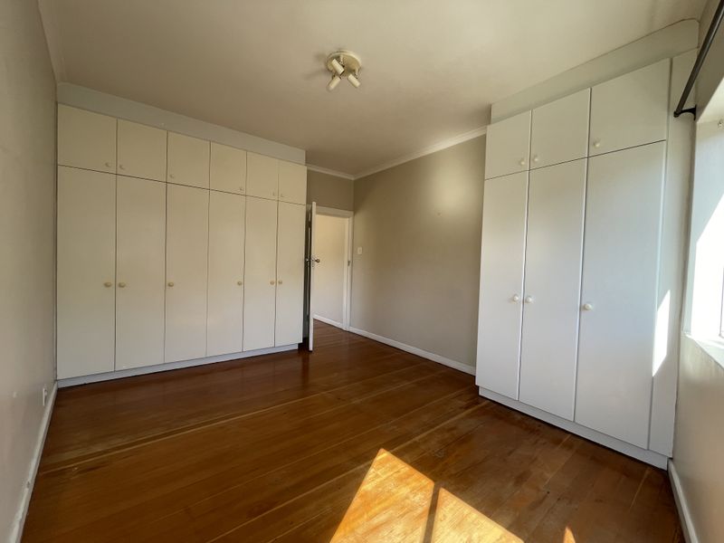 Spacious One-Bedroom Apartment with Stunning City & Mountain Views - Photo 4