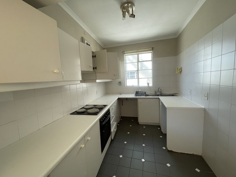 Spacious One-Bedroom Apartment with Stunning City & Mountain Views - Photo 7