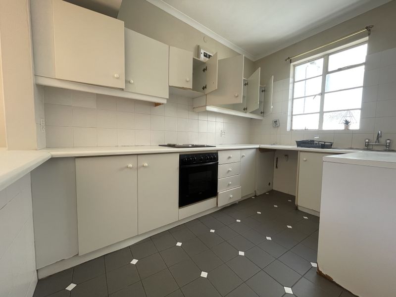 Spacious One-Bedroom Apartment with Stunning City & Mountain Views - Photo 6