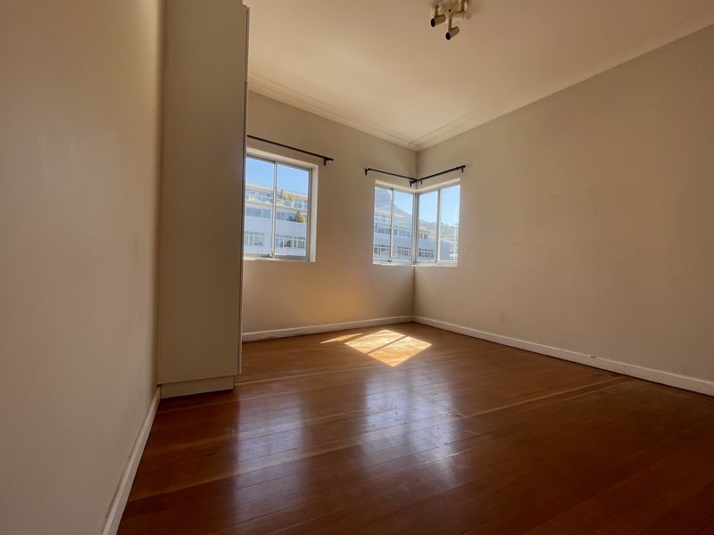 Spacious One-Bedroom Apartment with Stunning City & Mountain Views - Photo 2