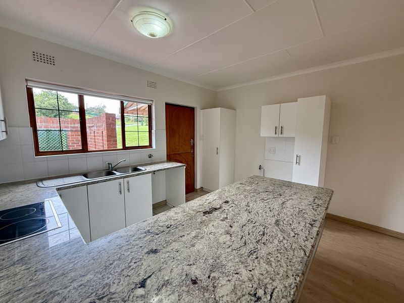 Amber Ridge | 2 Bedroom Home with Berg Views - Photo 9