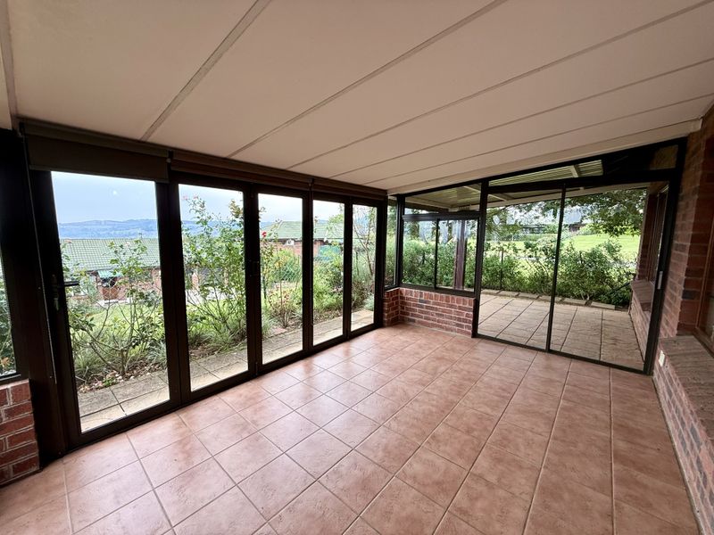 Amber Ridge | 2 Bedroom Home with Berg Views - Photo 8