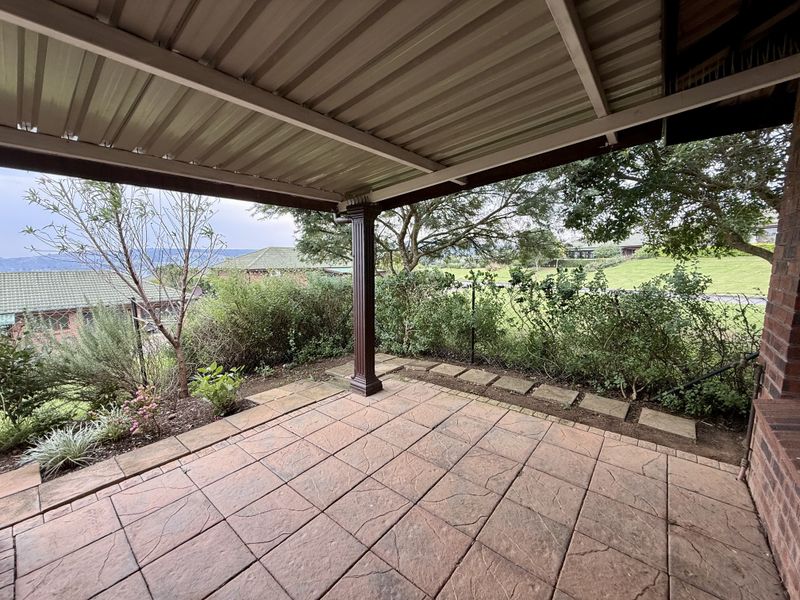 Amber Ridge | 2 Bedroom Home with Berg Views - Photo 4