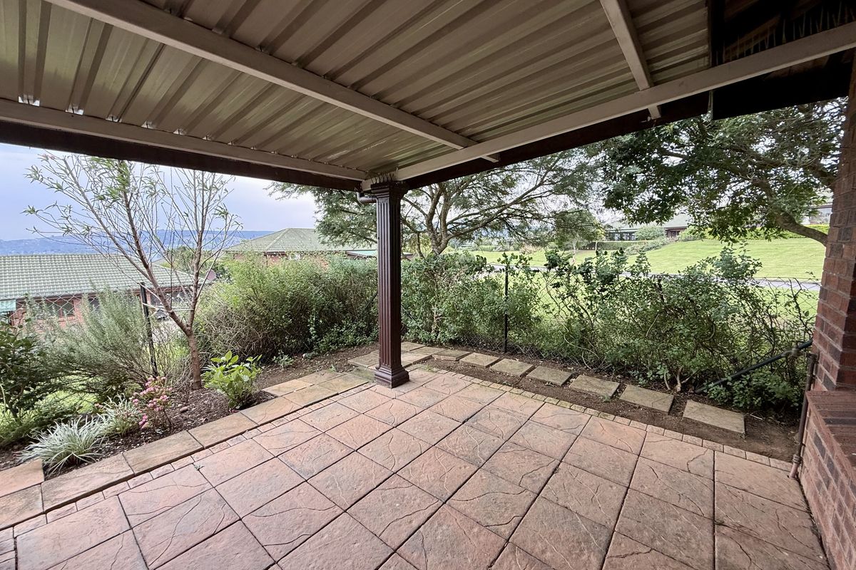 Amber Ridge | 2 Bedroom Home with Berg Views - Photo 4