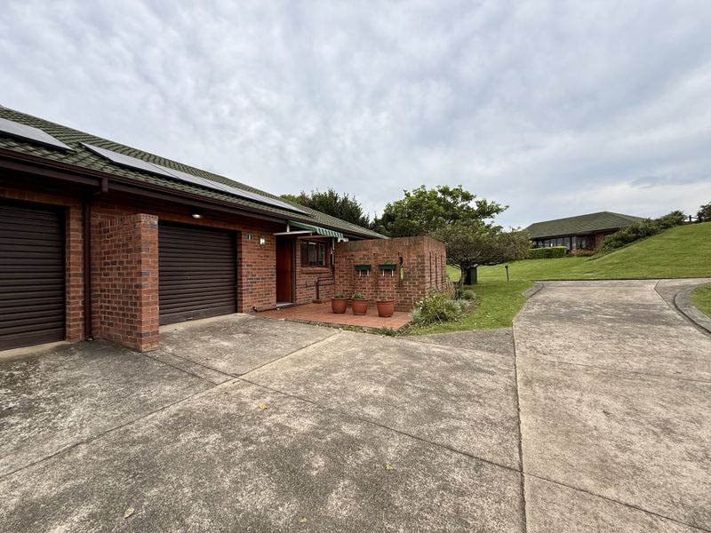 Amber Ridge | 2 Bedroom Home with Berg Views - Photo 2