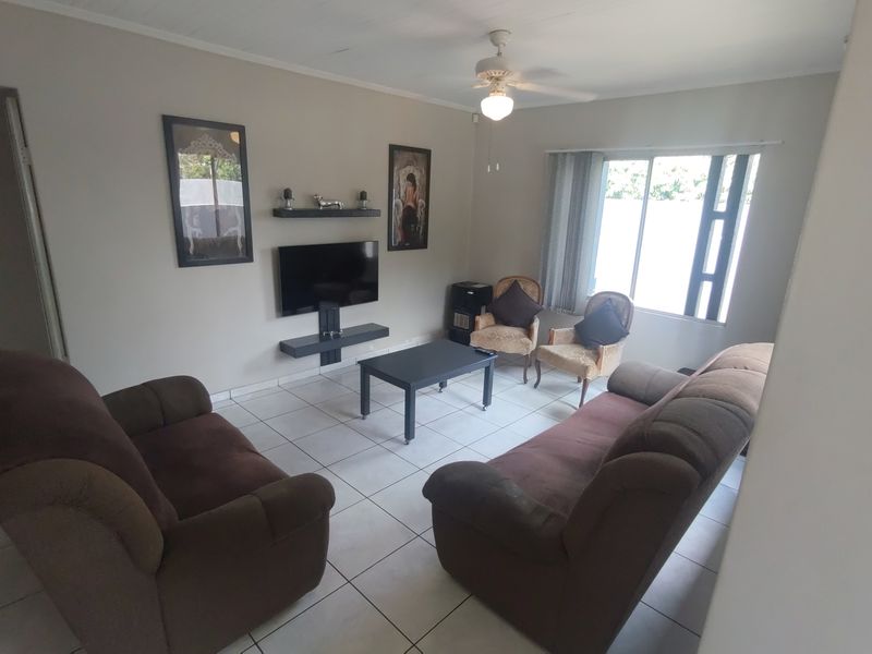 Family home with swimming pool Jacuzzi and 2 braai areas. - Photo 8