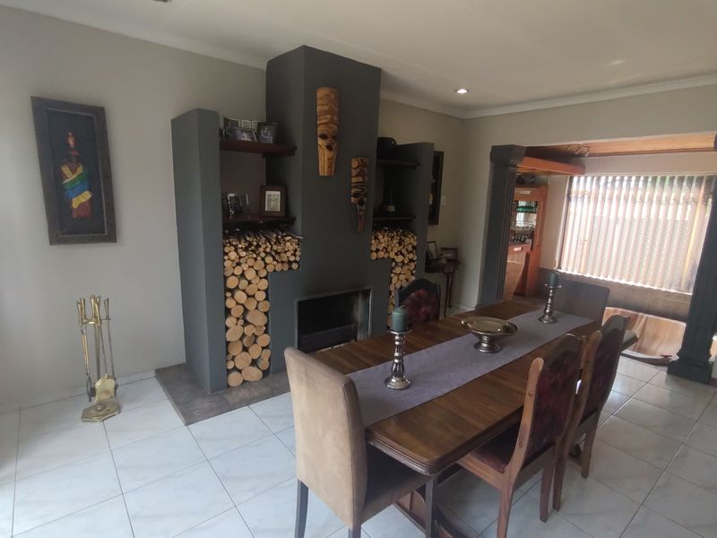 Family home with swimming pool Jacuzzi and 2 braai areas. - Photo 7