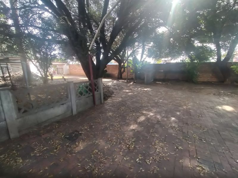 Versatile Property with Office Rights in Prime Pretoria North Location - Photo 10