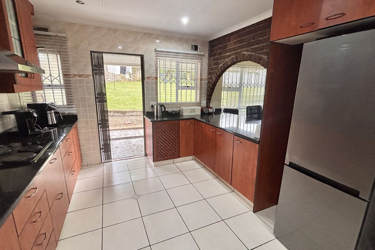 Modern Family Home with Separate 4-Bedroom Flatlet and Poolside Living - Photo 3