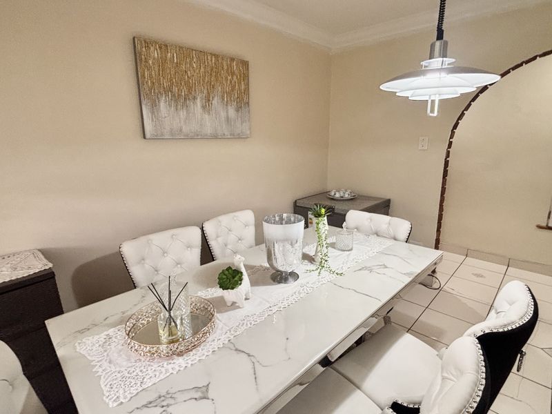 Modern Family Home with Separate 4-Bedroom Flatlet and Poolside Living - Photo 6