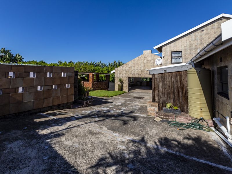 Clovelly Place: A Beautifully Designed Sanctuary Offering Privacy, Comfort, and Style - Photo 9