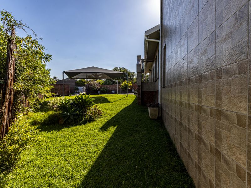 Clovelly Place: A Beautifully Designed Sanctuary Offering Privacy, Comfort, and Style - Photo 6