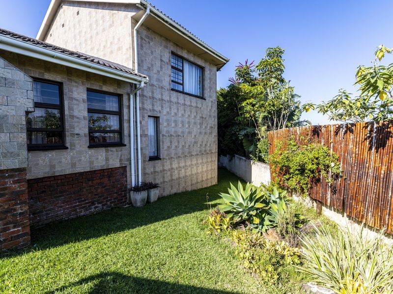 Clovelly Place: A Beautifully Designed Sanctuary Offering Privacy, Comfort, and Style - Photo 4