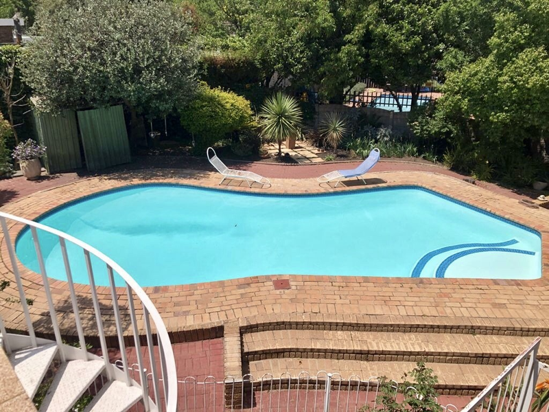 Luxurious Double-Story Estate in Secunda - Photo 3