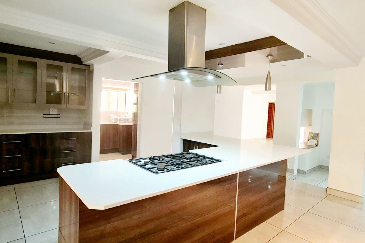 Magnificent house for sale in New Town, Louis Trichardt - Photo 2