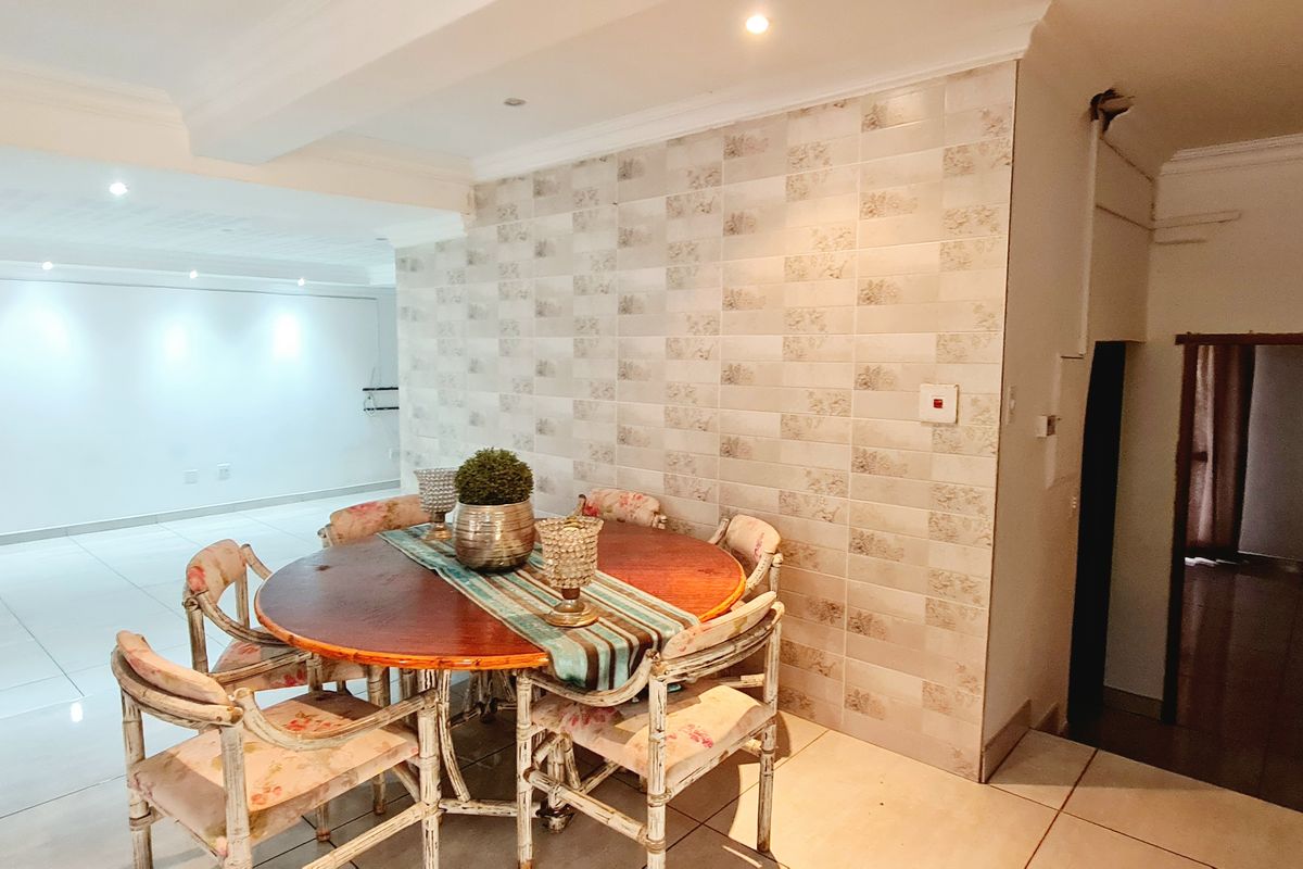 Magnificent house for sale in New Town, Louis Trichardt - Photo 3