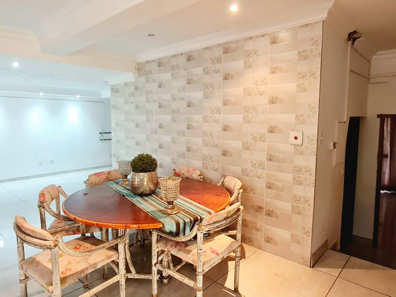 Magnificent house for sale in New Town, Louis Trichardt - Photo 3