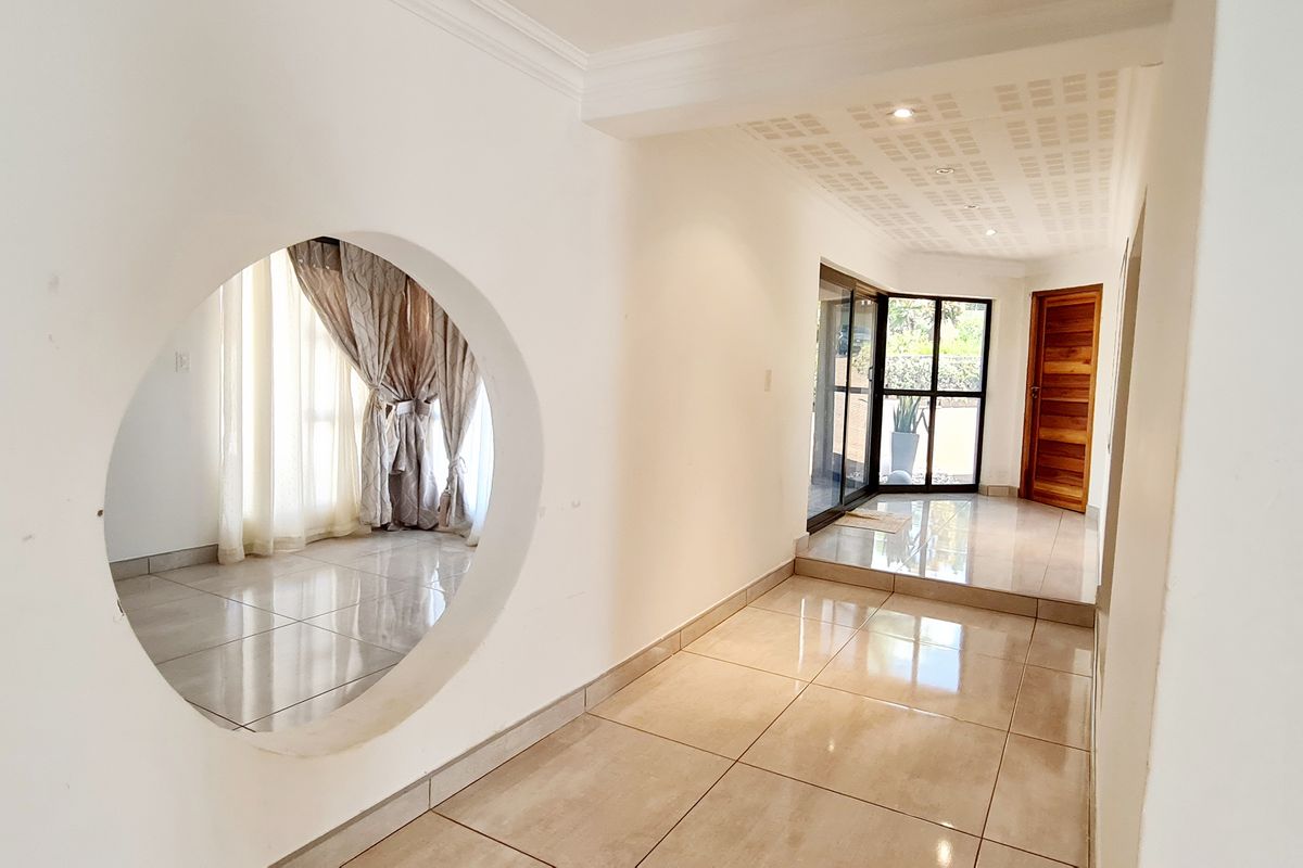 Magnificent house for sale in New Town, Louis Trichardt - Photo 5