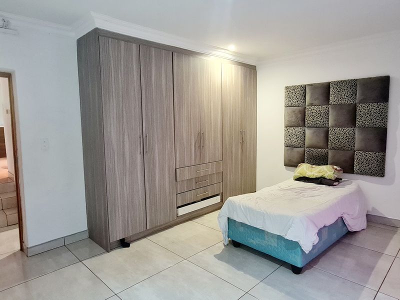 Magnificent house for sale in New Town, Louis Trichardt - Photo 6