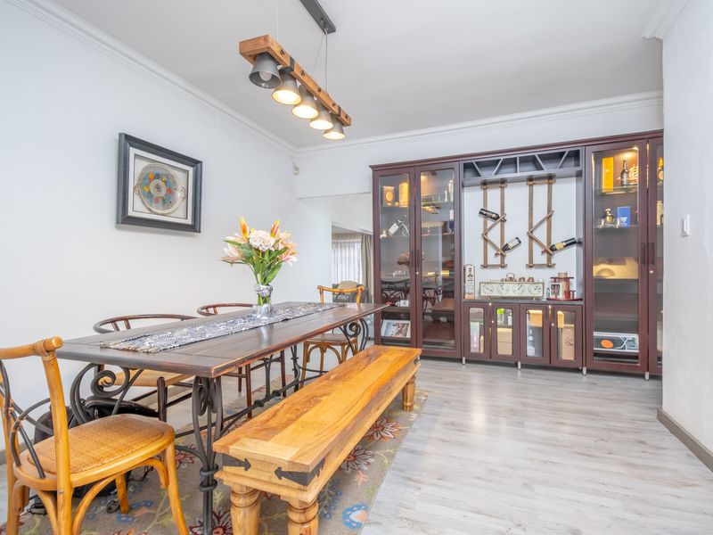 For Sale: Stunning 5-Bedroom House with Modern Amenities and Luxurious Features - Photo 9