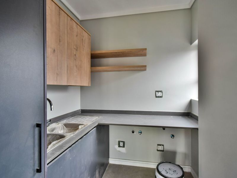 Elegant Family Living in the Prestigious Fountainbrook Estate. - Photo 8