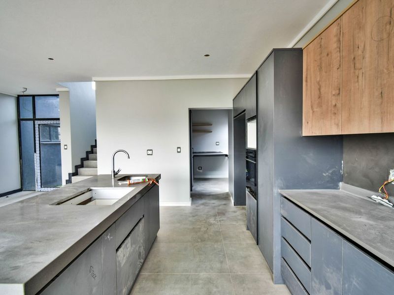 Elegant Family Living in the Prestigious Fountainbrook Estate. - Photo 7