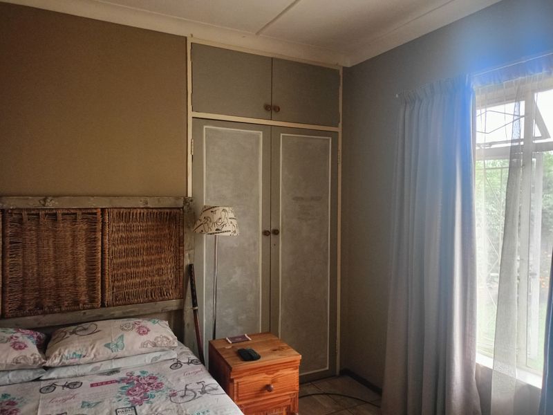 Charming Golden Oldie – Tranquil Living Awaits! - Photo 9