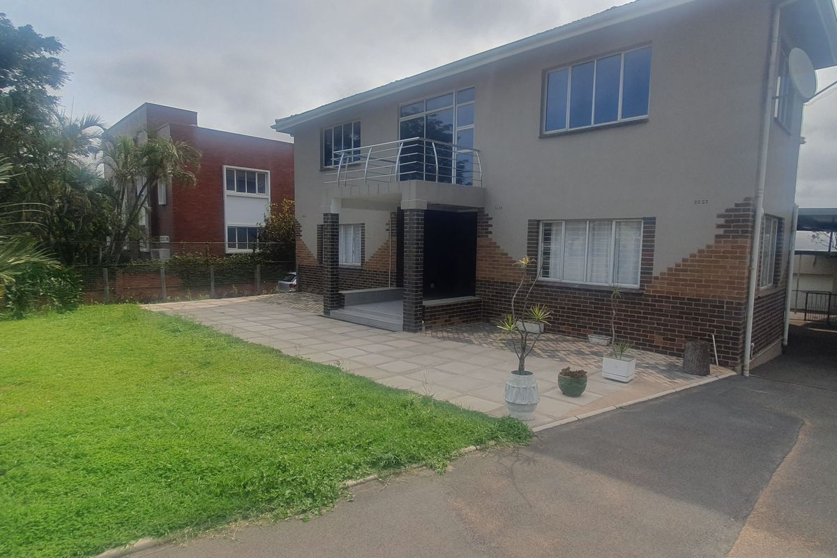 Simplex With Own Driveway - Photo 4