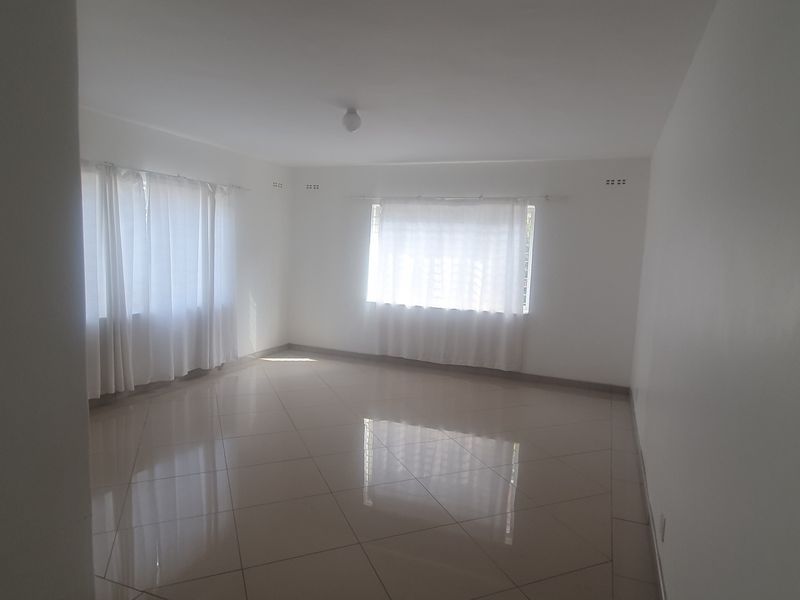 Simplex With Own Driveway - Photo 8