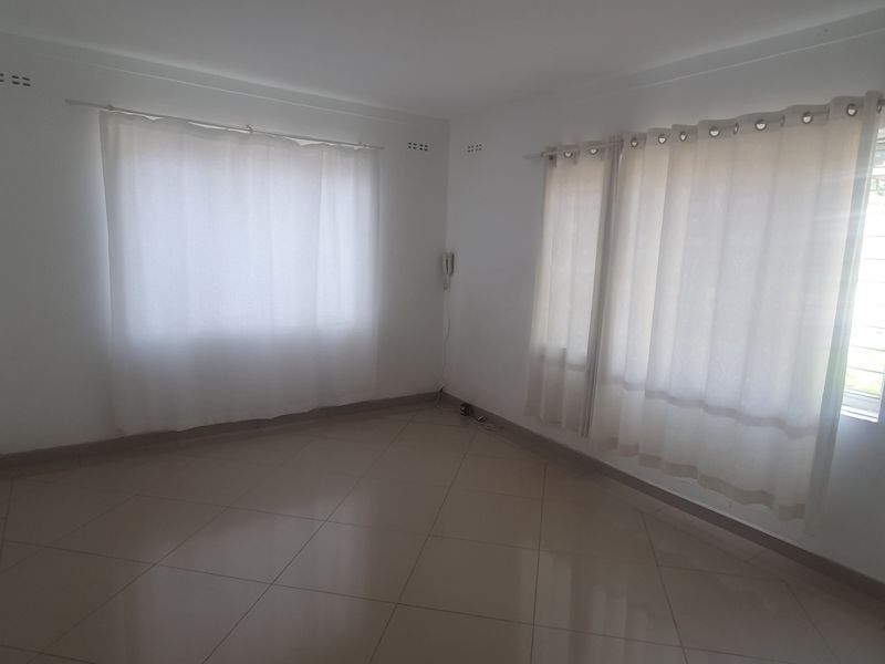 Simplex With Own Driveway - Photo 9