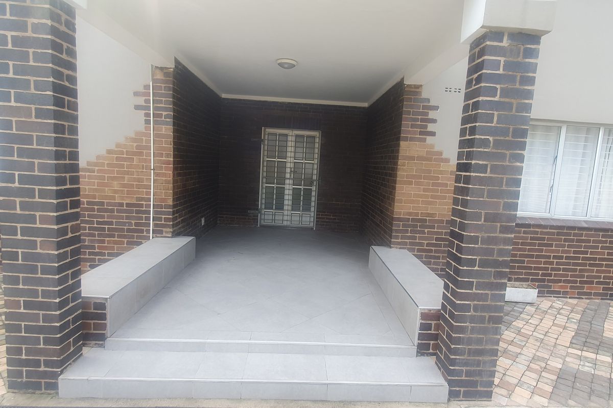 Simplex With Own Driveway - Photo 3