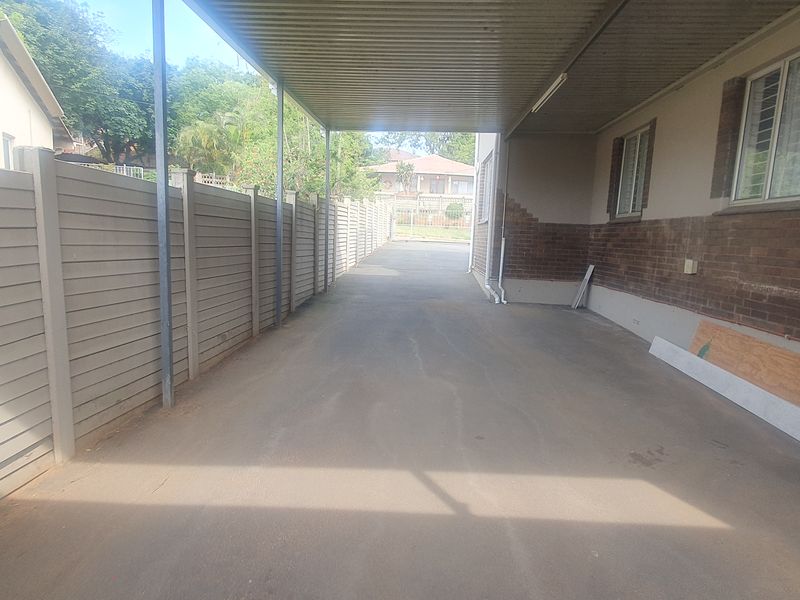 Simplex With Own Driveway - Photo 6