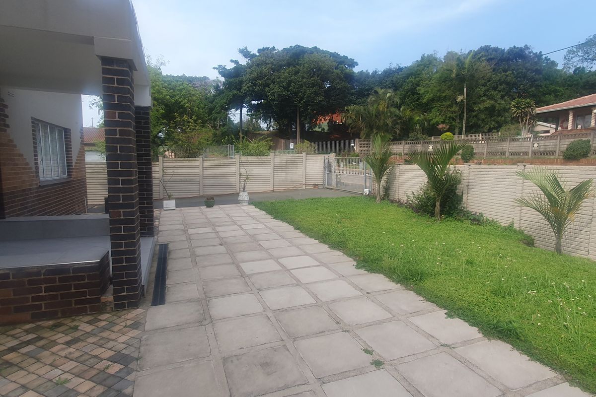 Simplex With Own Driveway - Photo 2