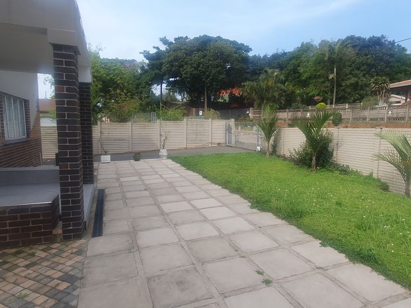 Simplex With Own Driveway - Photo 2