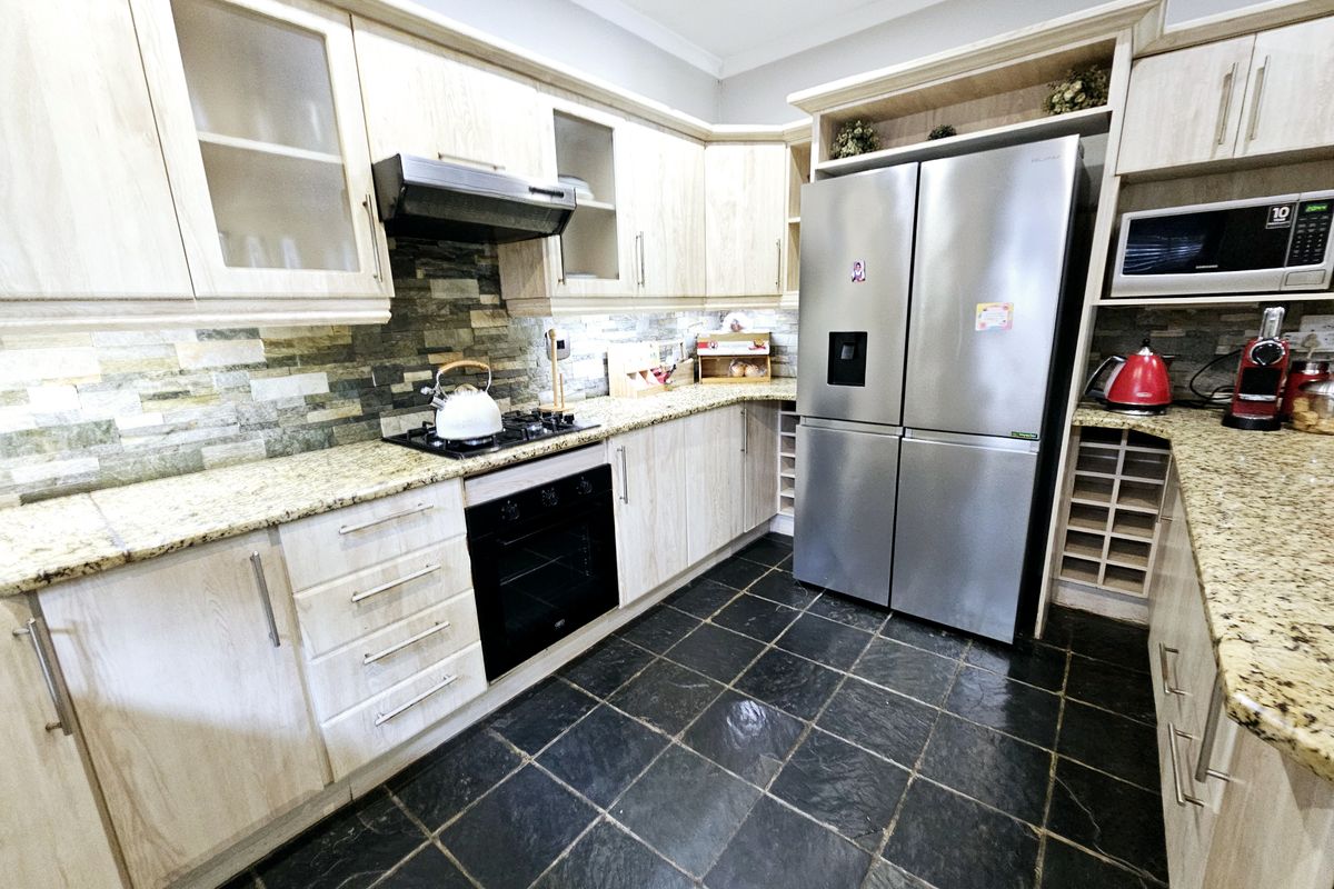 Modern 3-Bedroom Home for Sale in Louis Trichardt. - Photo 4