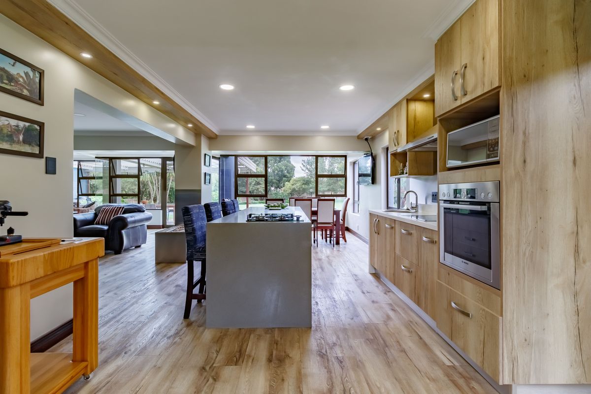 A Dream Property in Glen Austin – Spacious, Stylish & Self-Sufficient - Photo 2