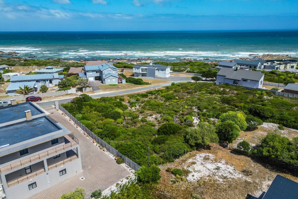 Large stand in popular Heide street up for grabs - Photo 2