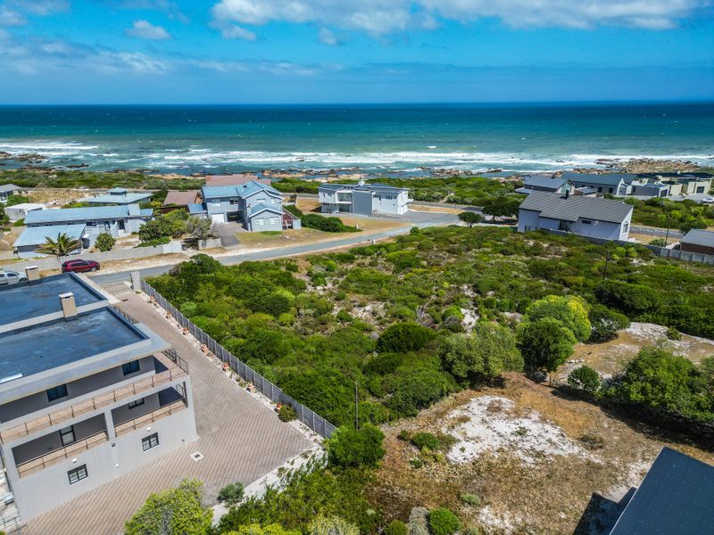 Large stand in popular Heide street up for grabs - Photo 2