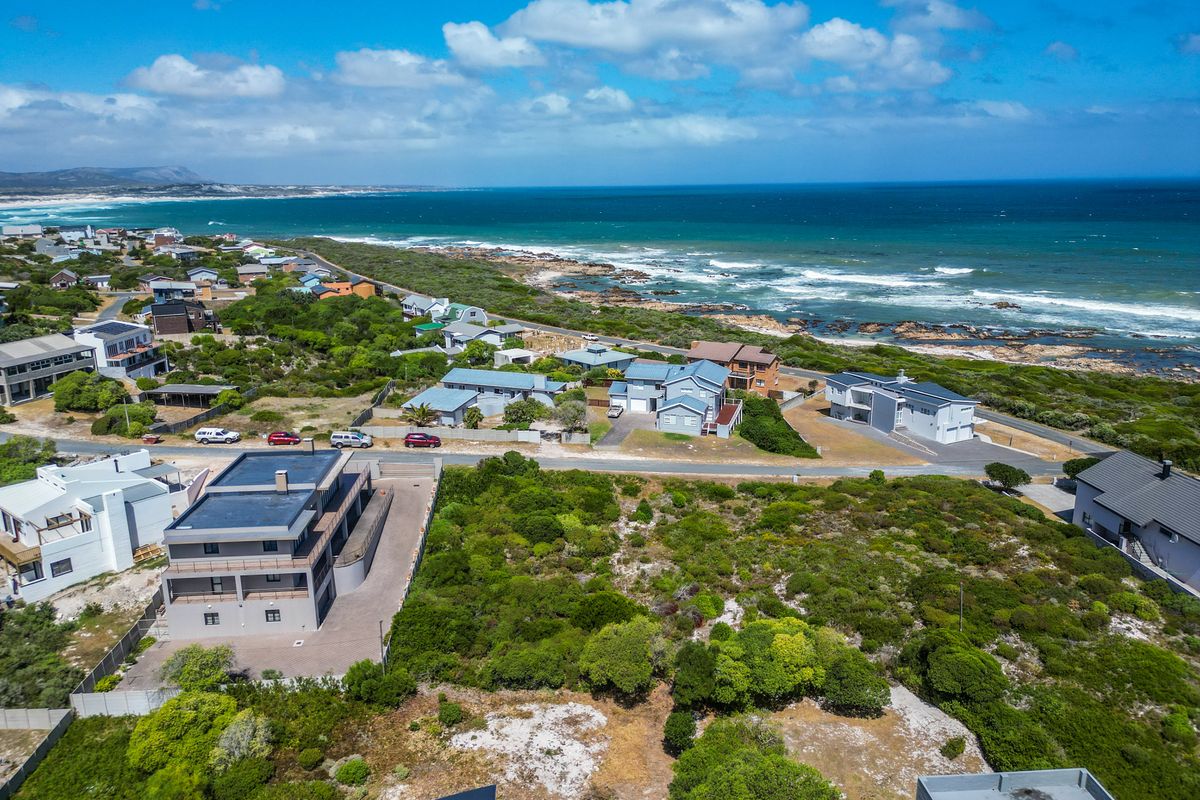 Large stand in popular Heide street up for grabs - Photo 5