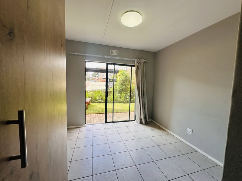 Spacious 3-Bedroom Ground Floor Unit with No Loadshedding! - Photo 9