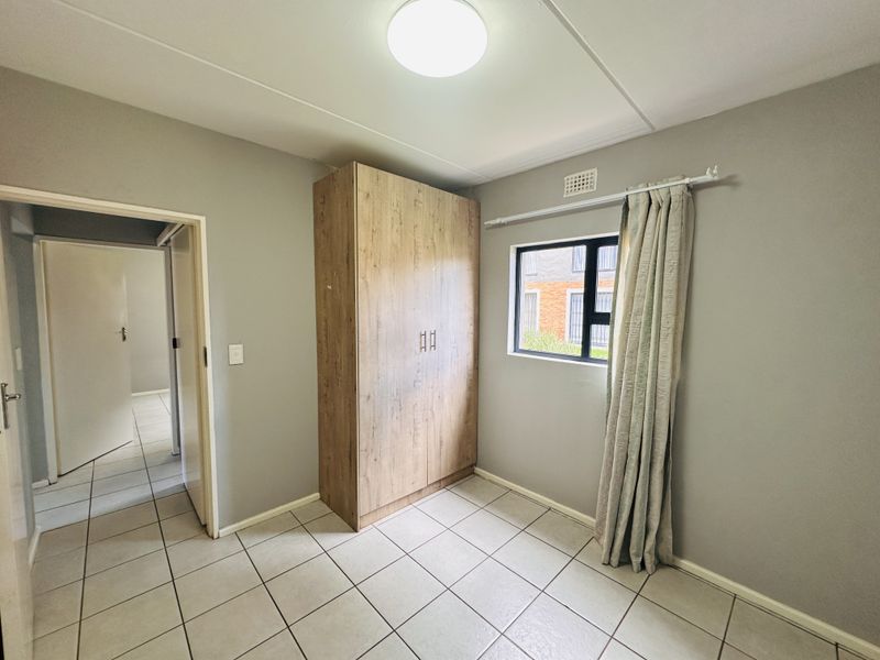 Spacious 3-Bedroom Ground Floor Unit with No Loadshedding! - Photo 6