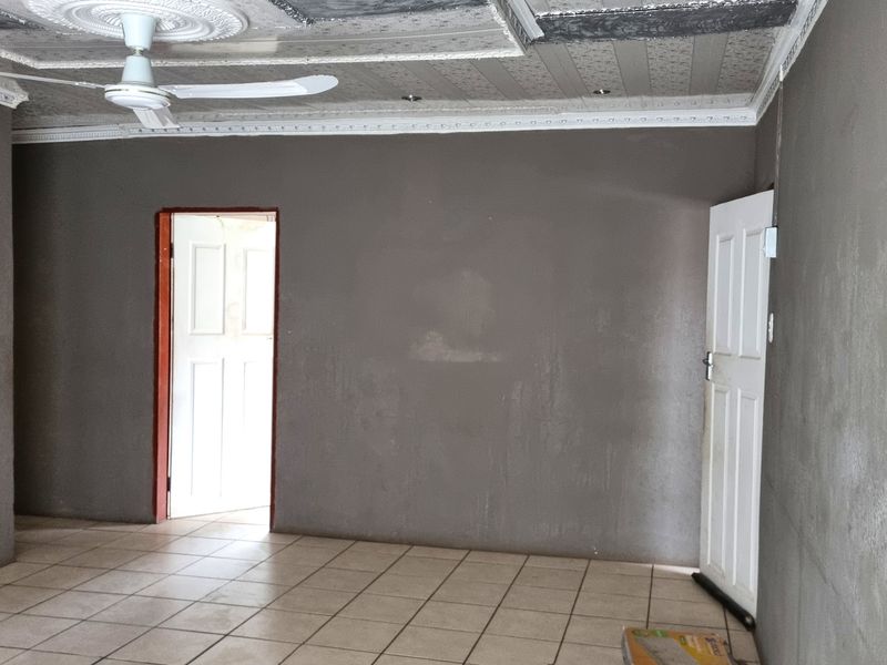 Zeerust - Charming 3-Bedroom Home - Photo 10