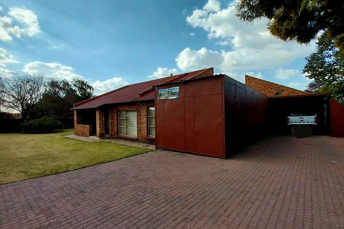 Family Home with Business Potential in Trichardt - Photo 2