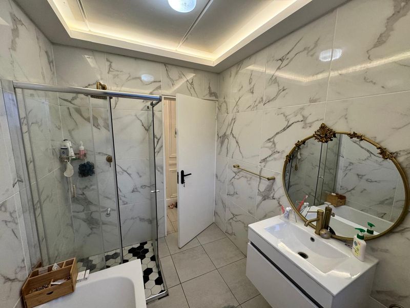 2 Bedroom apartment priced to sell! - Photo 4