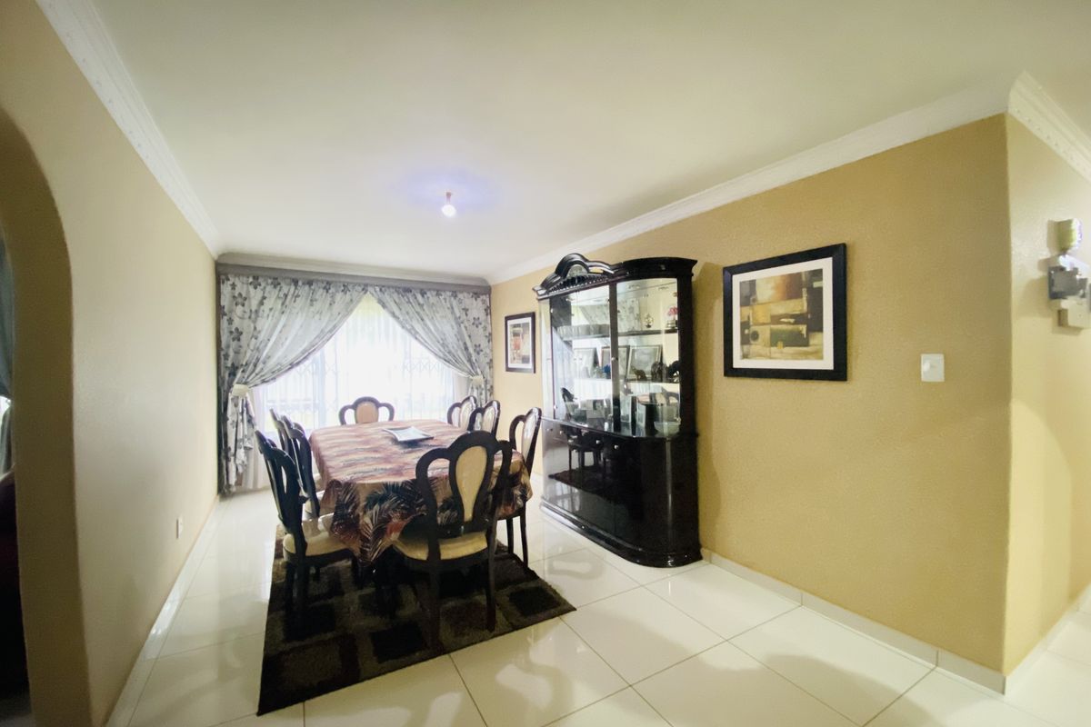 STUNNING HOME WITH A FLATLET - Photo 5