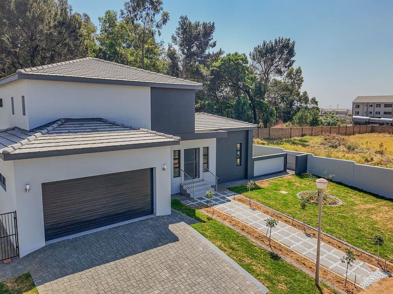 New Development! Exclusive designed house. - Photo 1