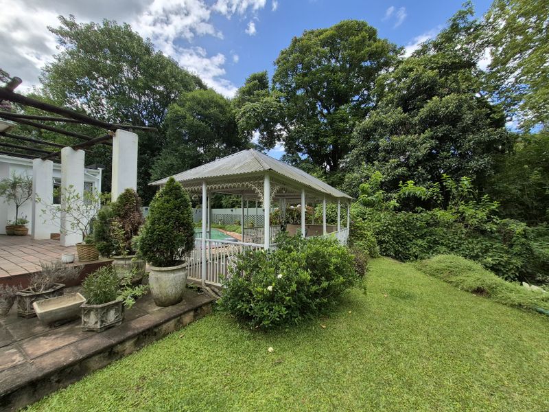PRISTINE FAMILY HOME WITH OLD WORLD CHARM - Photo 2